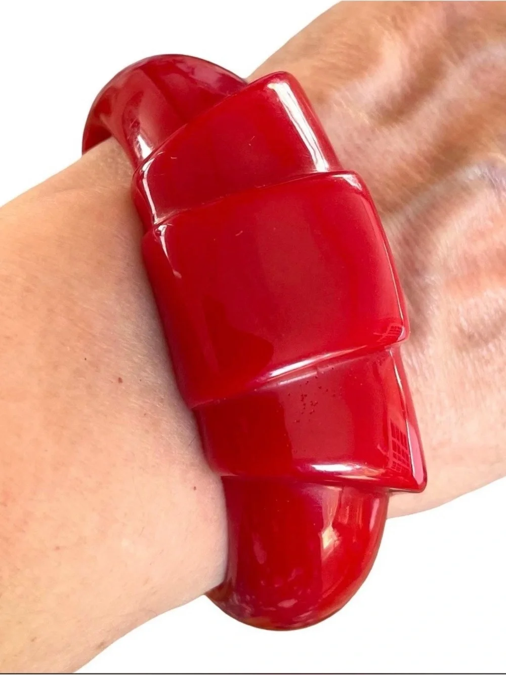 Vintage 1980s Signed Monet Carved Lucite Bow Bangle Bracelet